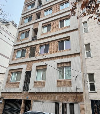 عکس نمای ساختمان با آجر نسوز زرد و آجر طوسی