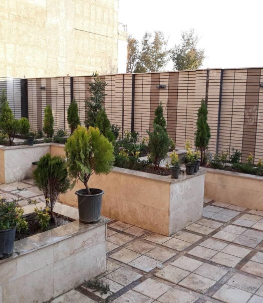 دیوار آجری دور حیاط